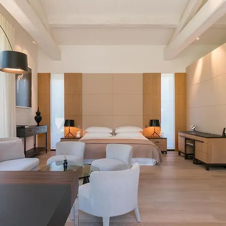 Amandiers Saint Tropez * Раматей