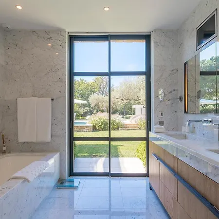 Amandiers Saint Tropez * Раматей